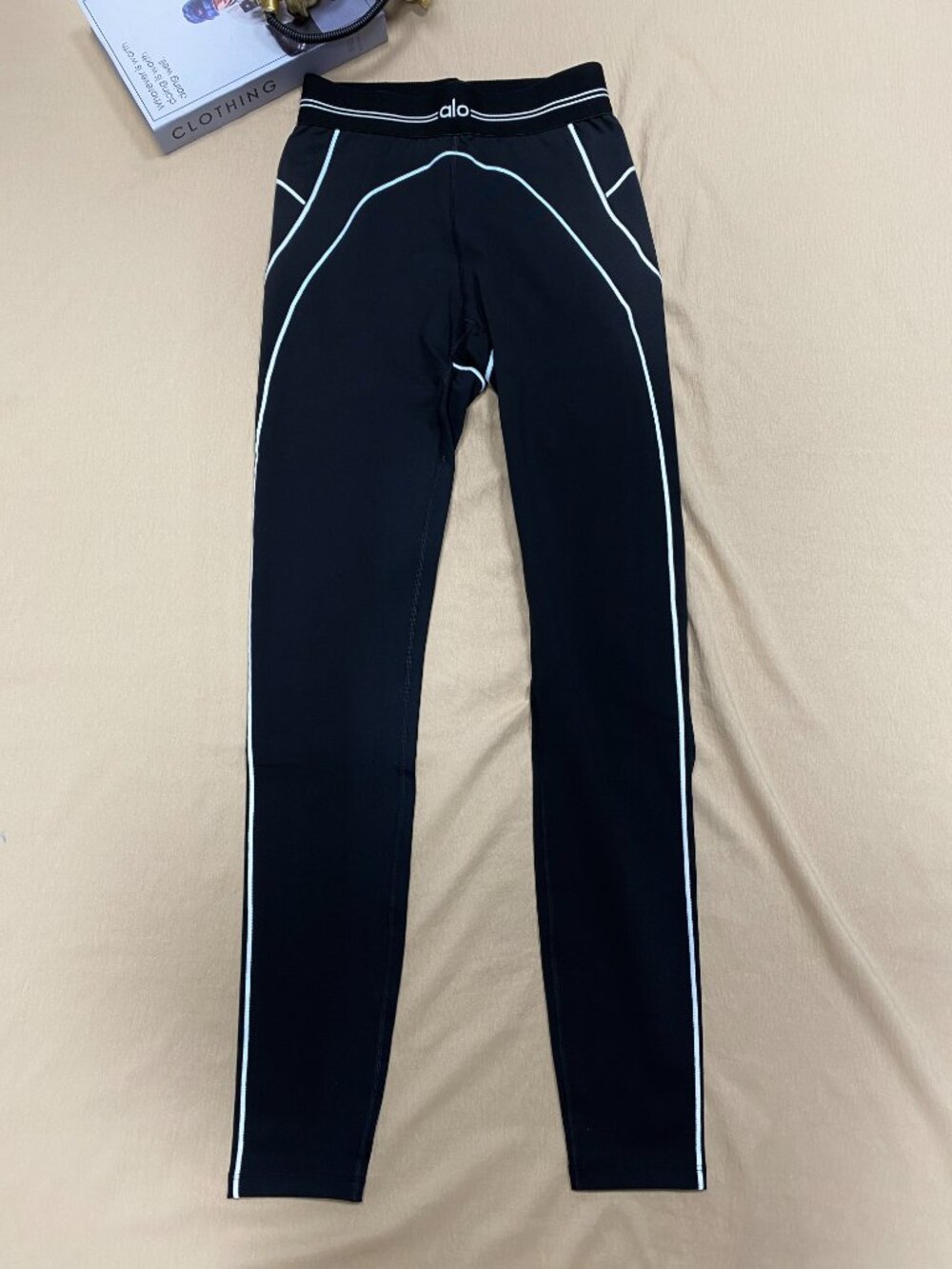 Black/White🍒🔥Alo Airbrush High-Waist Heart Throb Legging Sculpting Fit NWT - Picture 2 of 9